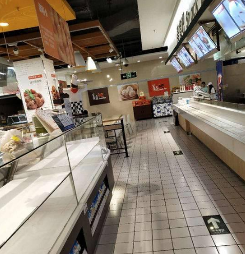 “山竹”将正面袭击广东，熟食面包一抢而空