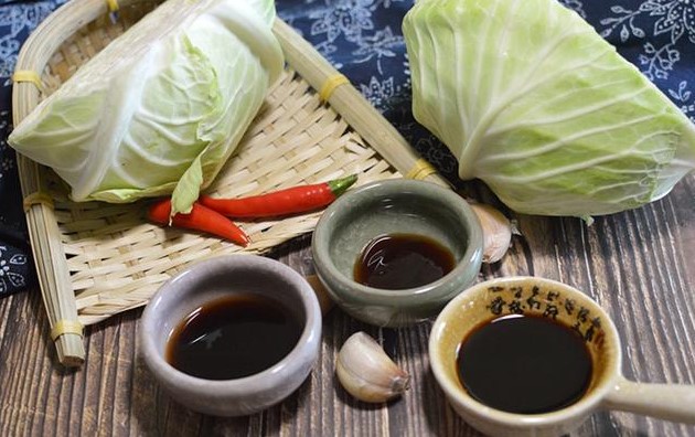 手撕包菜这么做，清甜爽脆酸辣开胃