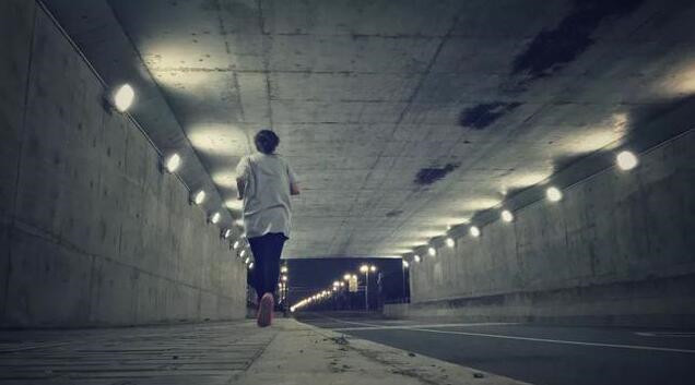 不熬夜，才是顶级的自律。