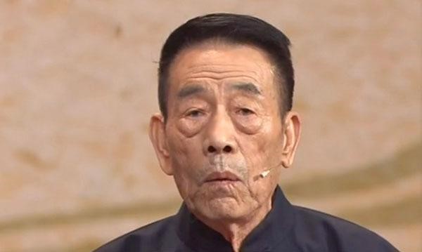 88岁杨少华讽刺8亿罚款事件，全场掌声一片