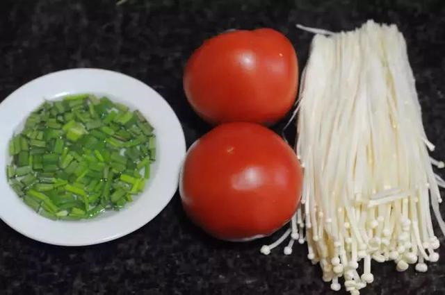 金针菇加上番茄汁，我能连汤都喝完