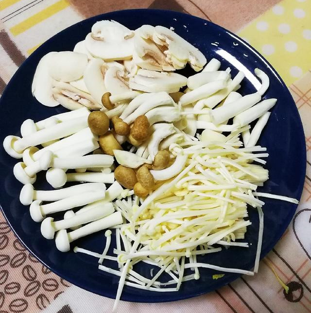 简易新鲜菌汤，蘑菇汤，零失败