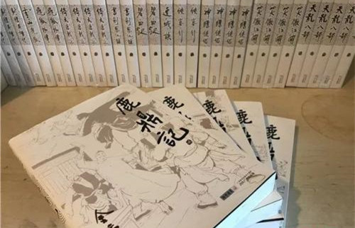 金庸的两支笔和三重身份
