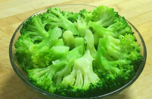 这才是西兰花最营养的吃法，翠绿爽口