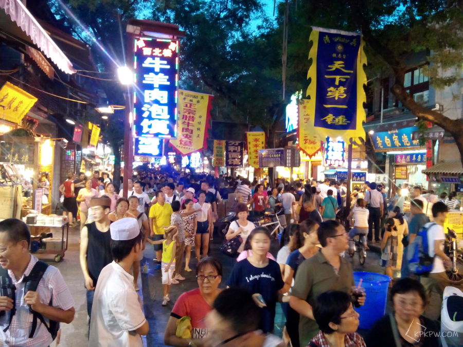 中国那些“专坑外地人”的美食街······