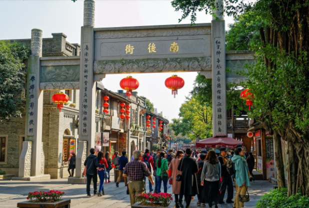 中国那些“专坑外地人”的美食街······