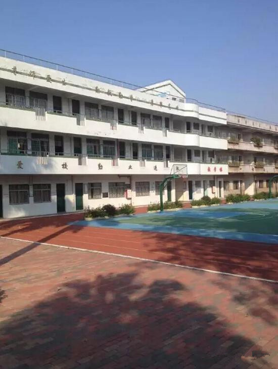 59岁小学老师因竞聘评分太低与校领导争吵后跳楼