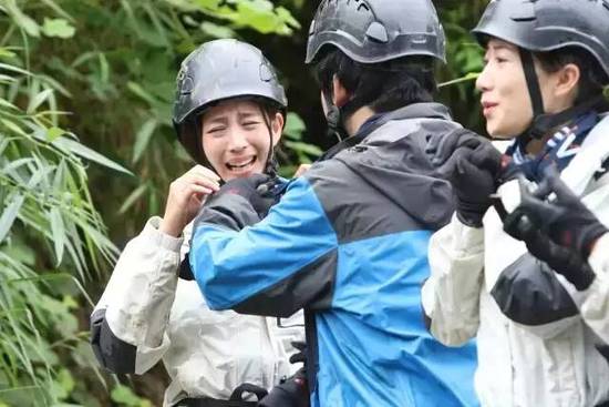 《跟着贝尔去冒险》 贵州荔波吸引食物链顶端男人