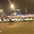 北京十几辆警车围堵鸟巢飙车一族 场面壮观