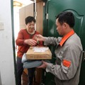 “双十一”后快递员的一天