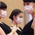 南京持续雾霾 模特戴口罩走秀