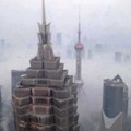上海雾锁申城　犹如海市蜃楼