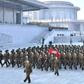 朝鲜举行誓师大会纪念金正日 女兵穿棉袄阅兵