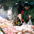 中国蔬菜商贩忙碌的一天