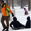暴风雪袭击美国东北部 约1亿人受影响