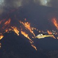 美国洛杉矶山火猛烈 漫山遍野一片火海