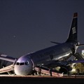 全美航空客机机头触地弃飞