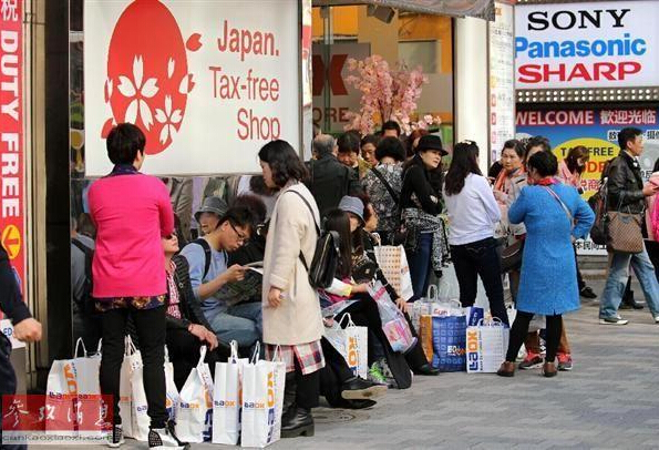 36万中国游客赴日清仓 购物盛况看傻日本人