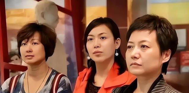 万万没想到，央视美女主持人贺红梅，却因为一个意外退出荧幕16年