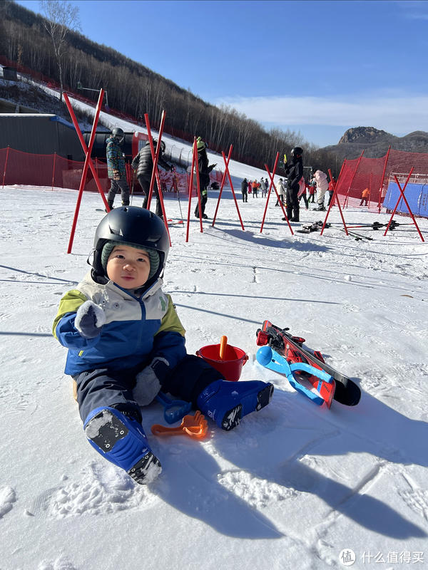 不到两岁的娃，勇闯金山岭滑雪场失败！