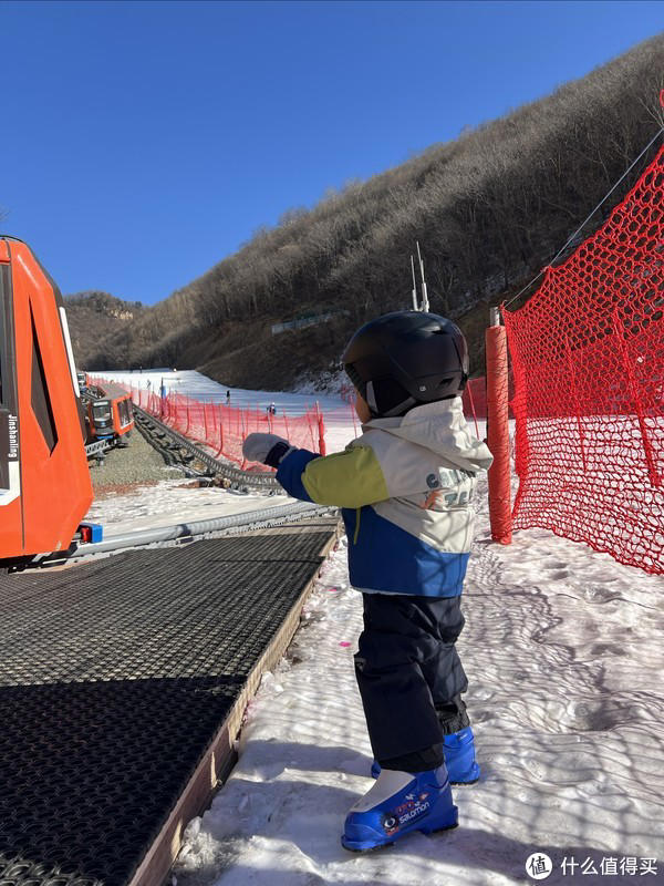 不到两岁的娃，勇闯金山岭滑雪场失败！