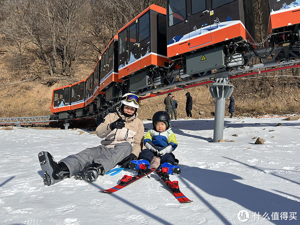 不到两岁的娃，勇闯金山岭滑雪场失败！