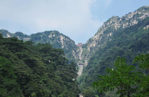 泰山冬日行：探寻地道美食与自然奇观的一日攻略