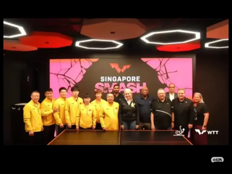 新加坡大满贯：孙颖莎王曼昱体验迷你球台，王楚钦梁靖崑等提建议
