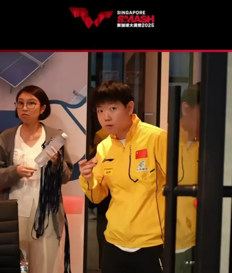 新加坡大满贯：孙颖莎王曼昱体验迷你球台，王楚钦梁靖崑等提建议