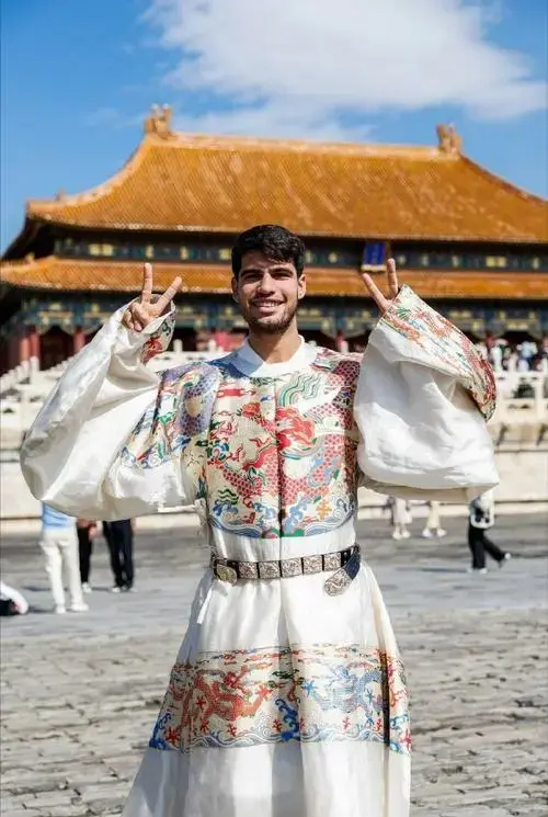 阿卡弃中网选择东京引发热议，西班牙硬汉被金钱给打败了？