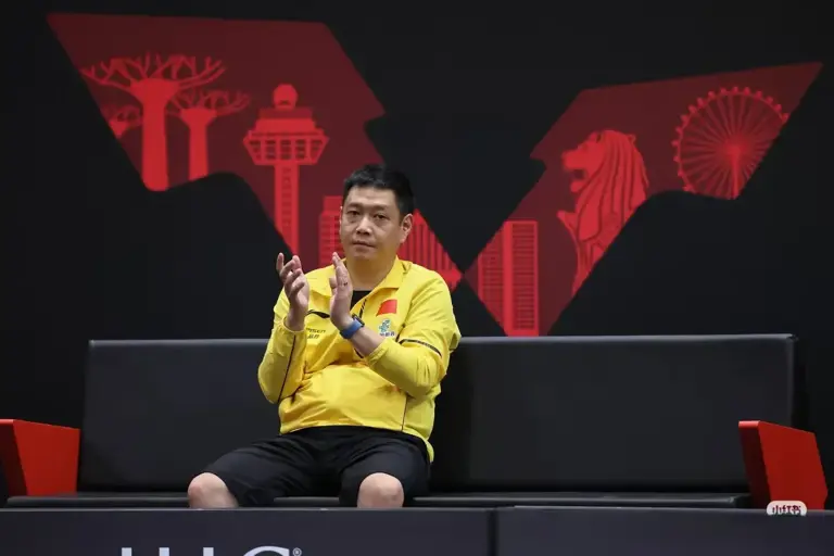 新加坡大满贯：林诗栋说他没瘦，王楚钦黄友政对练，何卓佳晋级