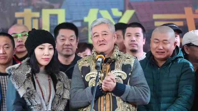 67岁赵本山纽约演出，现场简陋设备落后，平均票价高达500美元