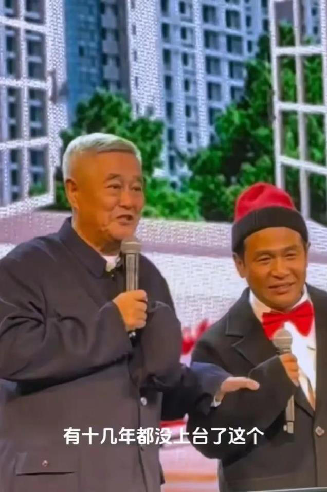 67岁赵本山纽约演出，现场简陋设备落后，平均票价高达500美元