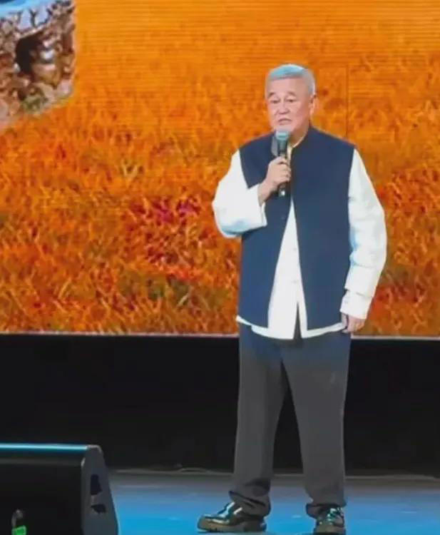 缺席春晚14年，又看到赵本山登台演小品了！大家为什么对他念念不忘？