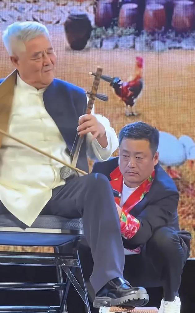 缺席春晚14年，又看到赵本山登台演小品了！大家为什么对他念念不忘？