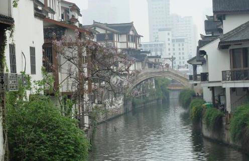 距无锡市中心2.5公里，藏着一座古镇，以祠堂闻名于世，还是5A景区
