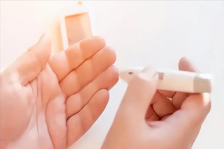 萝卜是高血脂“隐藏凶手”？医生忠告：不想血管堵塞，4种菜少吃