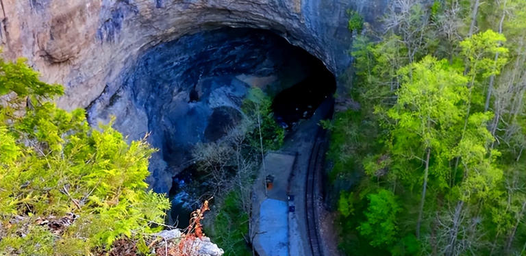 巴西存在一条非人类建造的隧道，研究发现，距今已有13000年