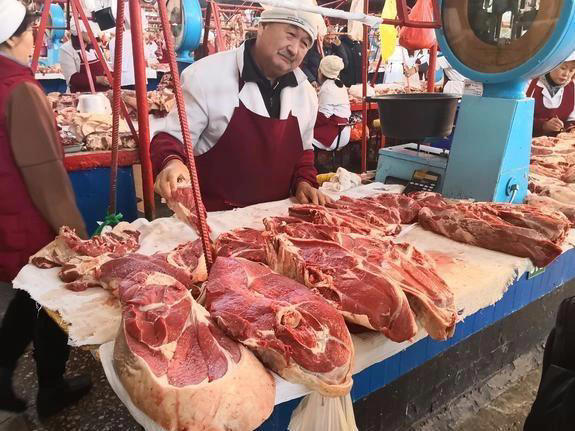 卤牛肉为啥比鲜牛肉还便宜？卤肉店老板不小心说漏嘴，原来是套路