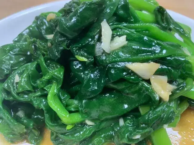 老年人要多吃这菜，硒含量是洋葱的30倍，补钙壮骨，护肝解毒！