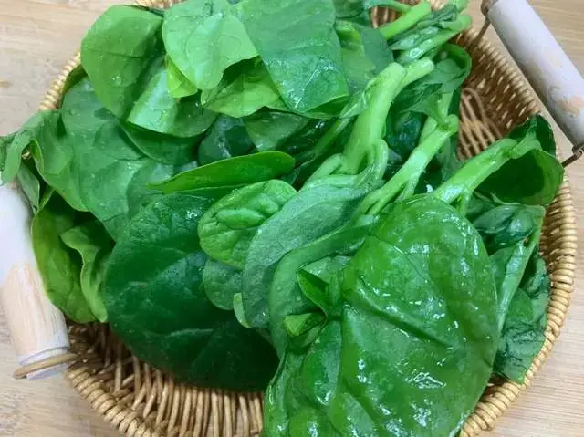 老年人要多吃这菜，硒含量是洋葱的30倍，补钙壮骨，护肝解毒！