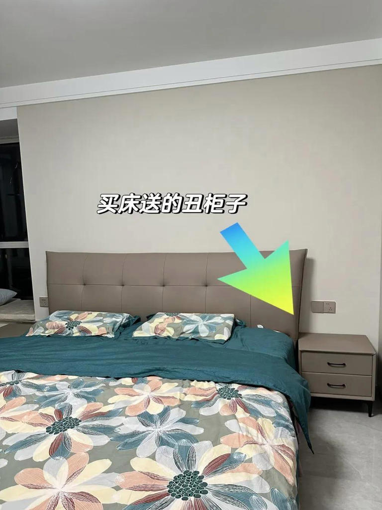 “床头柜”已逐渐退出中国家庭！看看年轻人新型做法，美观又实用