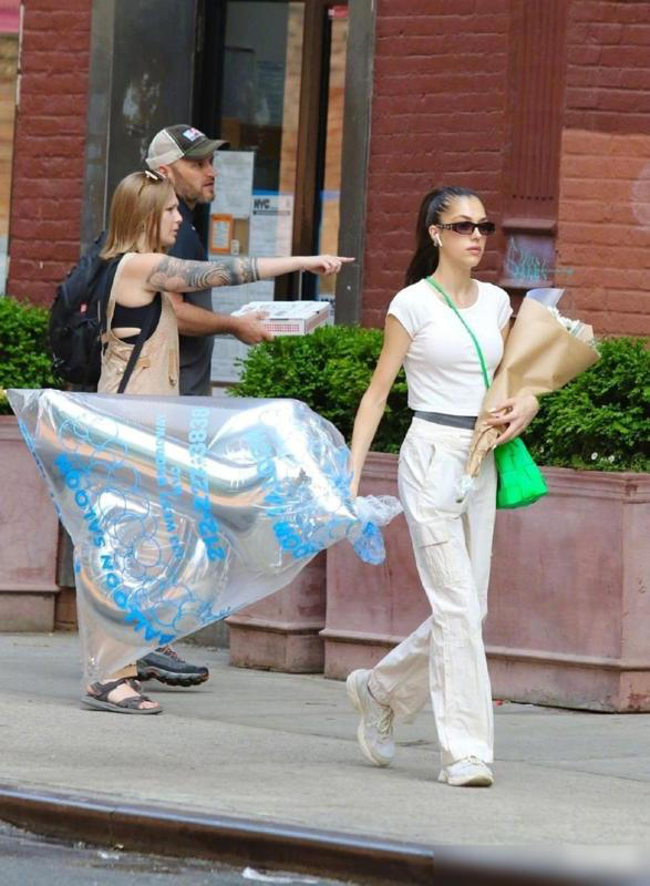 史泰龙二女儿太美了！女承父业进军娱乐圈，关注度一直居高不下