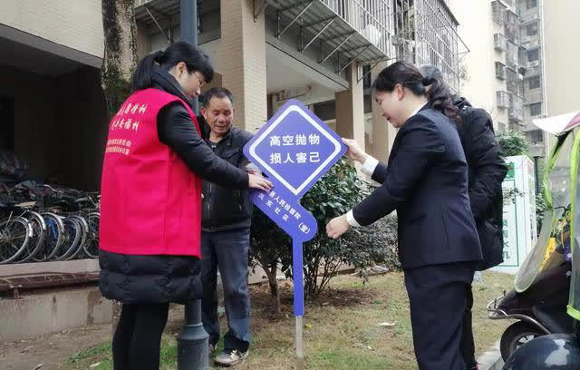 再穷再傻不买一楼，我家住了2年，简直一塌糊涂，现在是悔恨交加