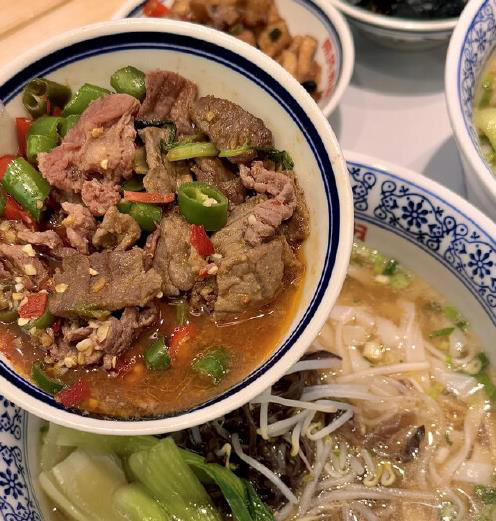 餐饮老板；我也想开下去，但实在是太累了，看不到希望啊