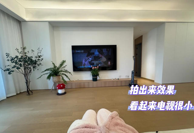 将客厅50寸电视换成“85寸”，才安装我就后悔了，缺点太明显