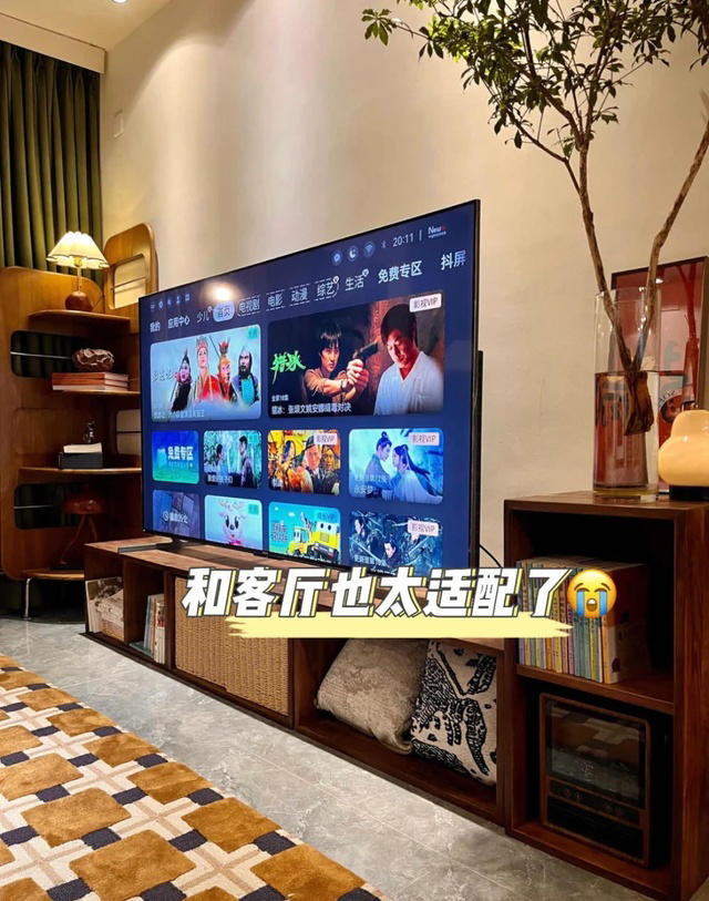 将客厅50寸电视换成“85寸”，才安装我就后悔了，缺点太明显