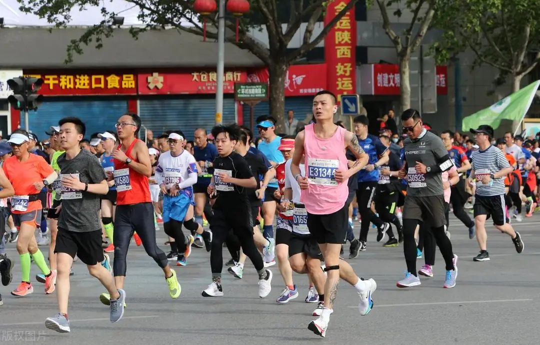 马拉松自己一个人跑不行吗？为什么要花好几千块去参赛呢？