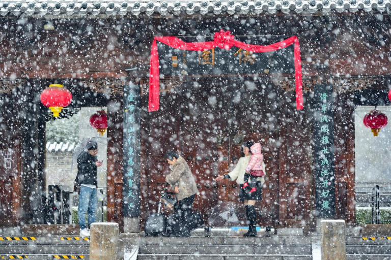 第1现场｜山东暴雪！济南市民机场返程两小时仅行十公里