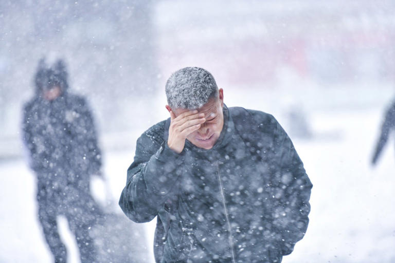 第1现场｜山东暴雪！济南市民机场返程两小时仅行十公里